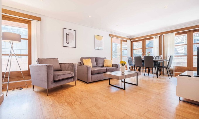 The City of London Apartment | 2BR Penthouse with Terrace in the Heart of Holborn