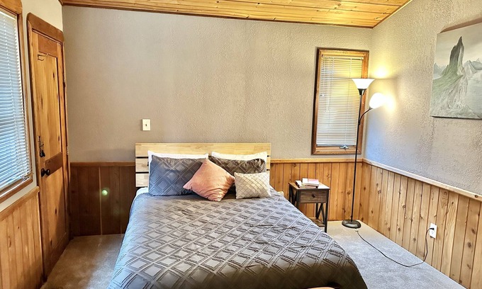 Campobello Cabin | 2br Queen Eagles Cabin in Campobello SC near upcoming Saluda Trail