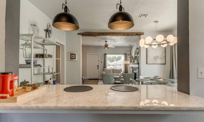 Miller House | 2BR Stylish Retreat in Midtown