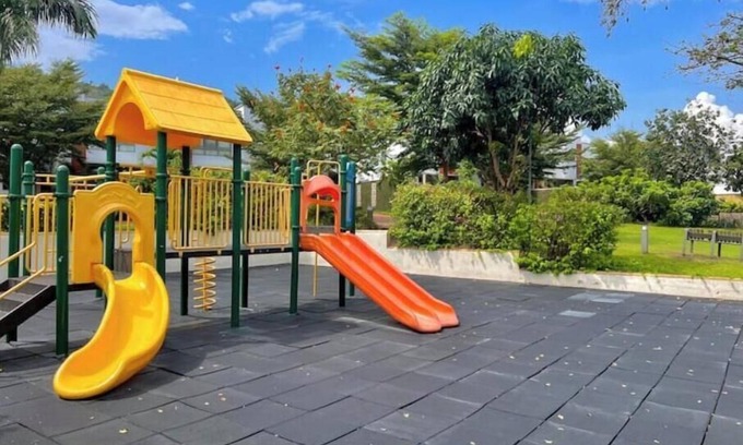 Kweiman House | 2br Townhome WiFi + Pool 10 mins to Aburi