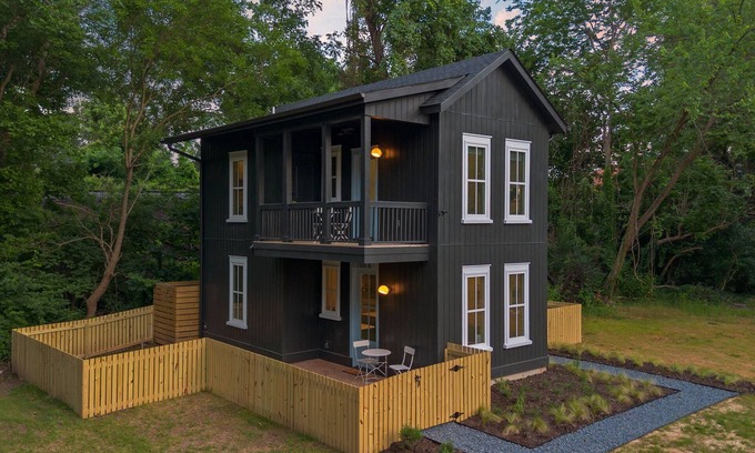 Durham House | 2BR Urban Retreat w/Deck, Near Downtown Durham