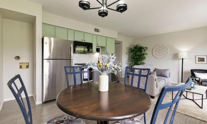 Table Rock House | 2BR WALK-IN - Water View - Central Location - FREE TICKETS INCLUDED - FC40-5