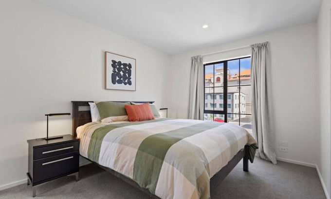 Christchurch City Centre House | 2BRM 2BTH 1 min walk to Town Hall