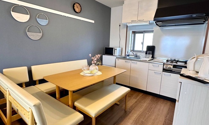 Maekawa Apartment | 2DK 2 semidouble beds 1 double bed 1 work tabl/Nanjo Okinawa
