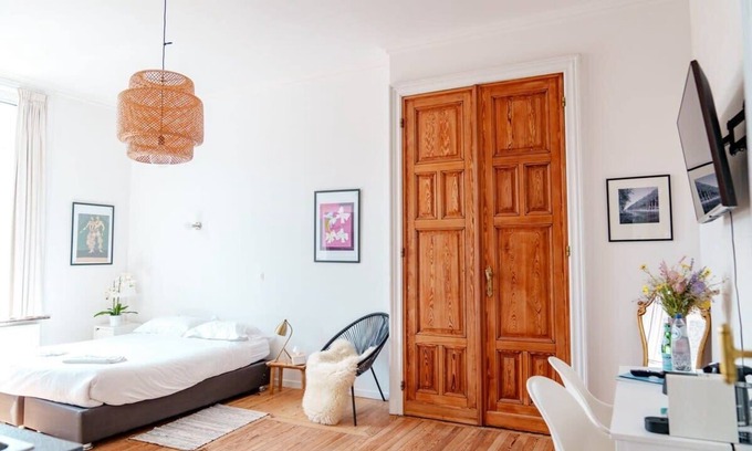 Brussels House | 2min→ Midi Station/Netflix/Nespresso/Smart TV/Full Kitchen