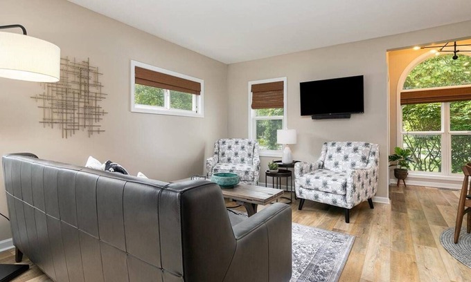 Saugatuck House | 2min walk downtown|Pet Friendly|Offstreet Parking