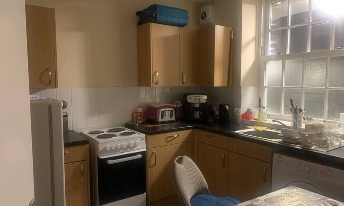 Hammersmith Broadway Apartment | 2mins from Hammersmith st cozy 2-bed
