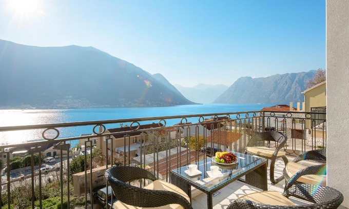 Dobrota Apartment | 2MONTENEGRO LIMETA APARTMENTS with pool