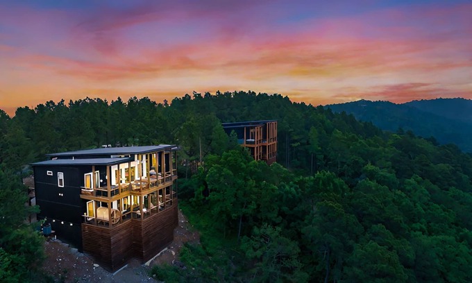 Broken Bow Cabin | 2Mountaintop Cabins Pool Saunas Slides Views &More