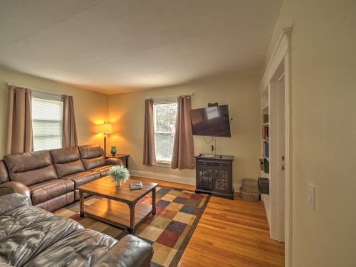 Oneonta Apartment | 2nd Base Apt 2 All Star Baseball Rentals