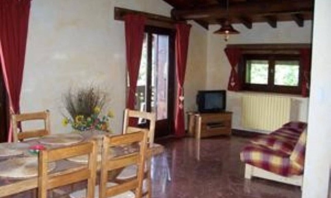 Seytroux Apartment | 2nd floor apartment in chalet