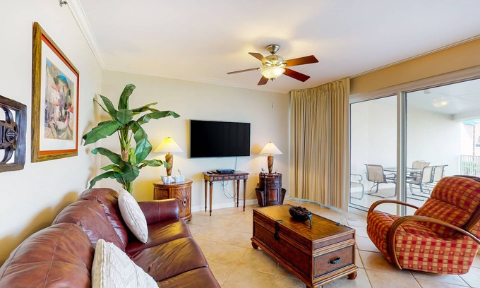 Sandestin Condo | 2nd-floor condo in beachfront complex with pool, hot tub, firepit, & gym