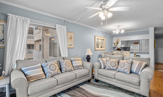 Morehead City Condo | 2nd-floor condo with beach access, in/outdoor pools, hot tub, sports courts, AC