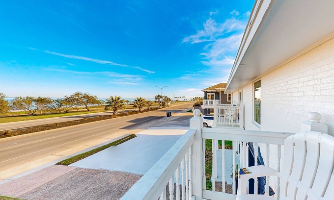 Del Mar Condo | 2nd-floor condo with water view, updated interior, private balcony, & W/D