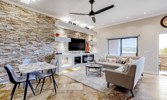 Fountain Hills Condo | 2nd-floor condo with fireplace, patio, pool, hot tub, mini golf, BBQ area, & AC