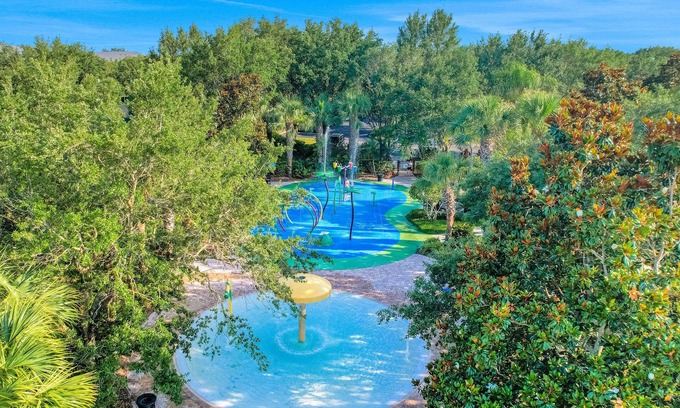 Bahama Bay Condo | 2nd floor condo w/sauna, gym, basketball court, shared pools, restaurant