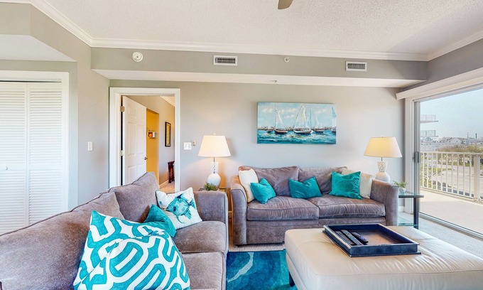 North Ocean City Condo | 2nd-floor condo w/wraparound balcony & pool - across street from Northside Park