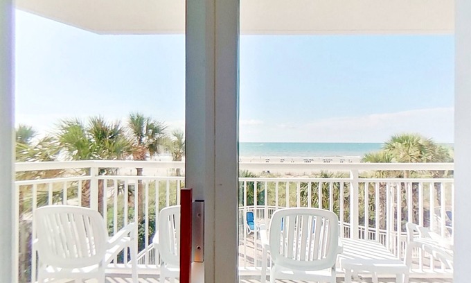 Crescent Beach Condo | 2nd floor oceanfront condo w/shared pools, hot tub, central AC, private W/D