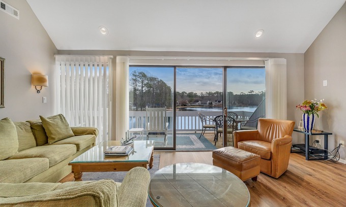 Bethany Beach Condo | 2nd-floor Sea Colony Tennis condo with pool, sauna & basketball court