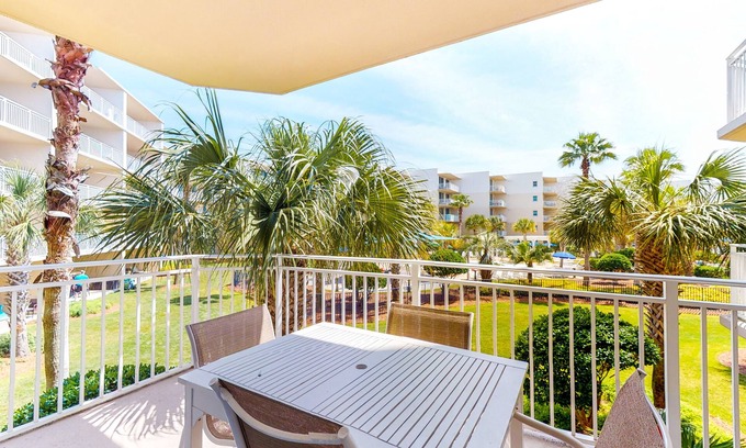 Fort Walton Beach Condo | 2nd Floor Welcoming Condo At Waterscape 490 Feet Of Private Beach