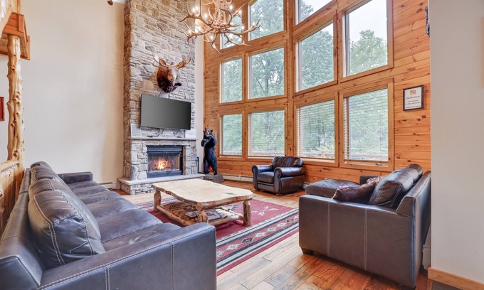 Tannersville House | 2nd Largest Home @ Camelback “Occupancy is 20 with day guests included”