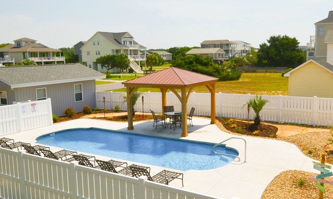 Long Beach House | 2nd Row, 6BR, 3BA, Huge Heated Pool, separate Cottage, Dog-Friendly