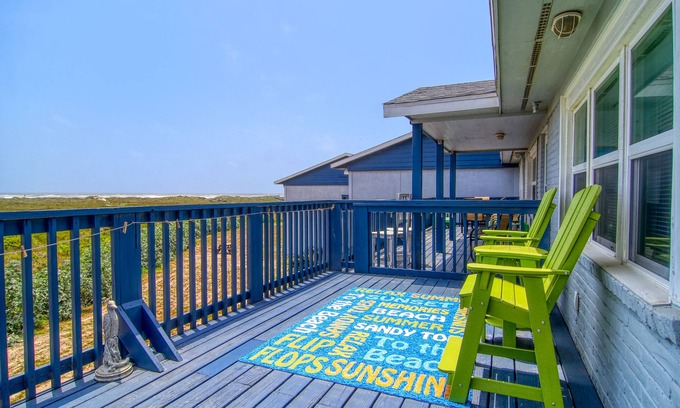 Port Aransas Condo | 2nd story condo, beach access, community pool, gulf views, sleeps 4!