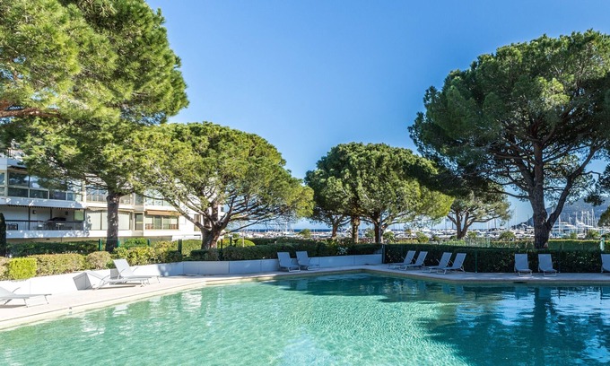 Mandelieu-la-Napoule Beach Apartment | 2p19 Beau Deux Pièces Lumineux