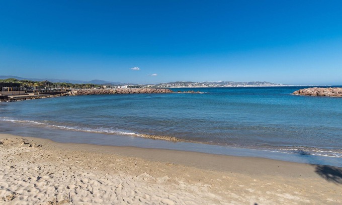 Mandelieu-la-Napoule Beach Apartment | 2PDM BEAUTIFUL SEA VIEW APARTMENT