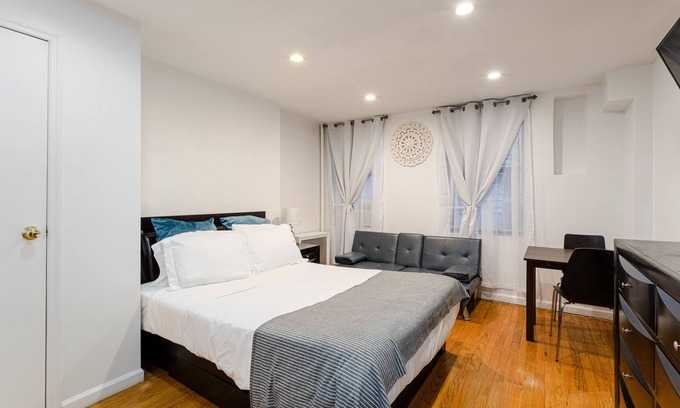 Midtown South Apartment | 2RW Chic Chelsea Studio Just for You