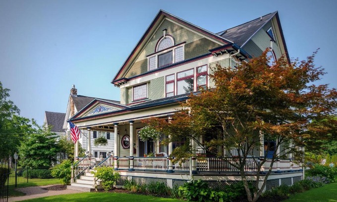 Skaneateles Bed & Breakfast | 2W Lake