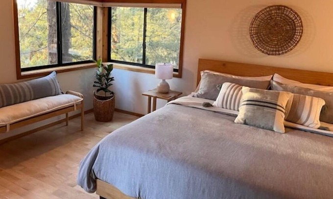 Fern Valley Cabin | 3,000 SF Modern Mountain Retreat In The Pines