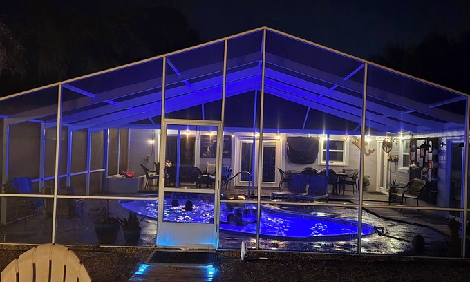 Crystal Shores House | 3/2 Waterfront-Heated Pool-Tiki Bar-Kayaks-close to springs-great neighborhood.