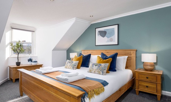 Stirling House | 3 Allan Park · The Stirling Townhouse