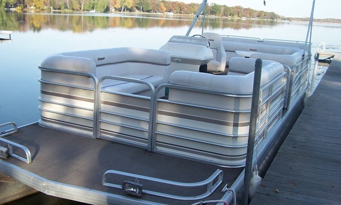 King Cottage | 3 and 1 Bedroom adjoining Cottages on the Chain of Lakes with Pontoon available