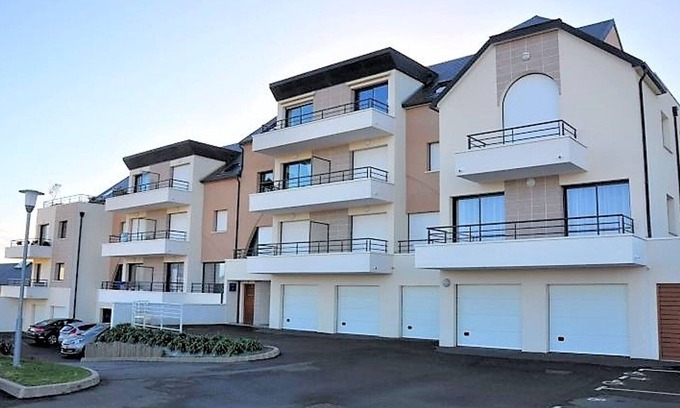 Tregastel Apartment | 3* Apartment with elevator, balcony and private parking in Trégastel