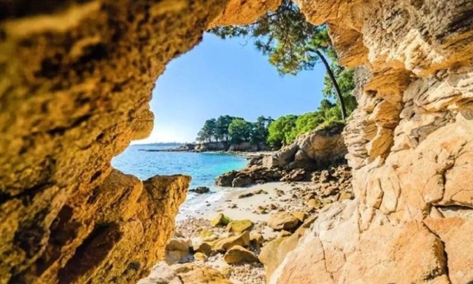 Fouesnant Apartment | 3★ Apartment with Enclosed Garden and Terrace – Peace & Comfort Near the Sea