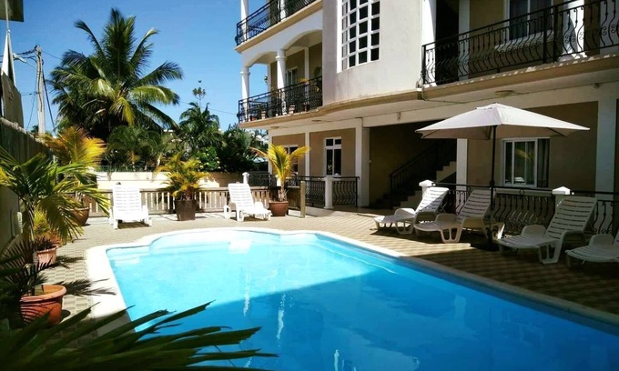 Flic-en-Flac Apartment | 3 APARTMENTS of 110 m2 - ACCOMMODATION CAPACITY: 20 People
