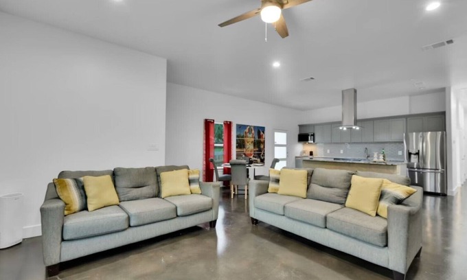 Cottonwood Shores House | 3 Bd-3BATH-Parking 4 cars + -Sleeps 10 - Horseshoe Bay -Marble Falls- Game Room!