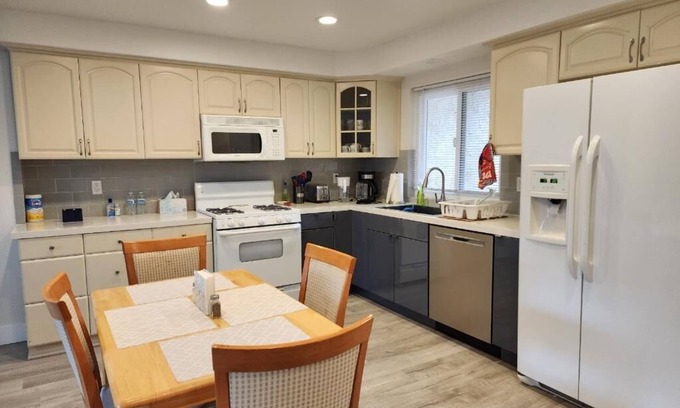 Port Hueneme House | 3-BD TOWNHOUSE W/BEACH ACCESS