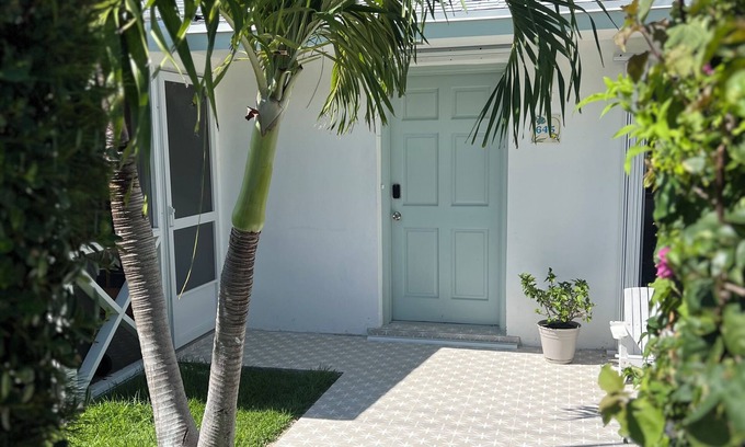 Treasure Cay Villa | 3-bdrm 2 bathrm Beach Villa w charming screened porch in beautiful Treasure Cay