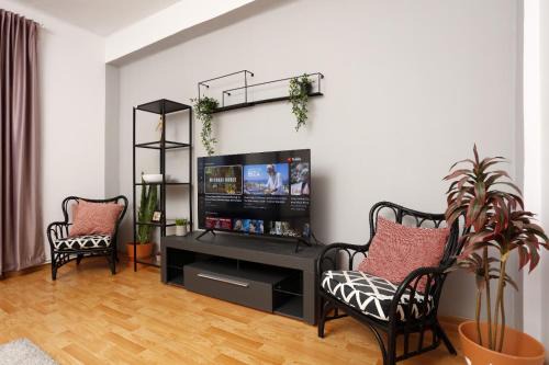 Bucharest City-Centre Apartment | 3 bdrm apartment in city center