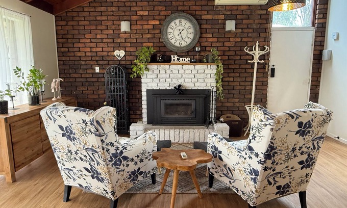 Postmans Ridge House | 3 Bdrm Farm Stay with Goats, Hairy Coos and chickens. Farm Life. You'll Love it!