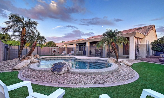 Glendale House | 3 bdrm Glendale Home w/Pool