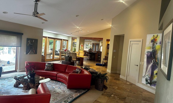 Palm Desert House | 3 Bdrm Luxury. Gourmet Kitchen/Pool/Spa/Walk to Shops. Pets OK. Short/Long Term