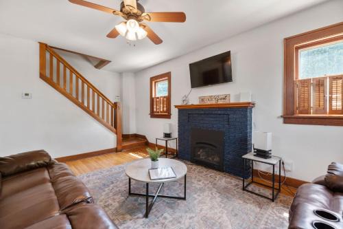 College Hill House | 3 Bed 1 5 Bath Home in College Hill By Hospital