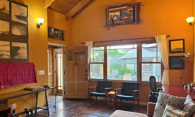 Poets Corner House | 3 bed/1 bath house in Prime Berkeley Location