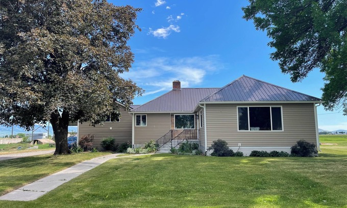 Preston House | 3 Bed 1 Bath house with home gym
