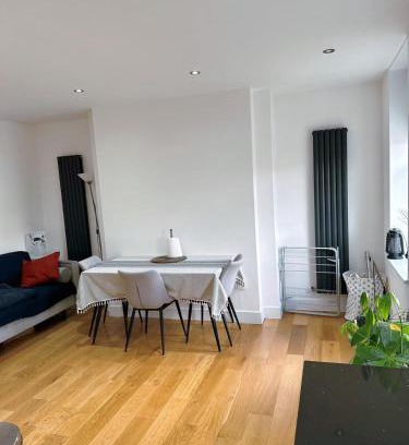 Greenwich West Apartment | 3 Bed 2 Bath Apartment Near Greenwich Park 6 guests maximum