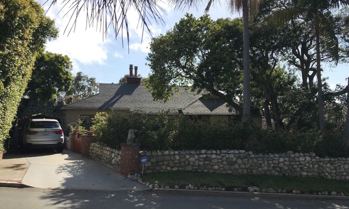 Redondo Beach House | 3 bed 2 bath Beach cottage 1750 sq ft with gardens 15 minute walk to the beach